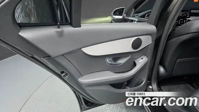 Mercedes-Benz C-Class 2020 — Photo 33/35