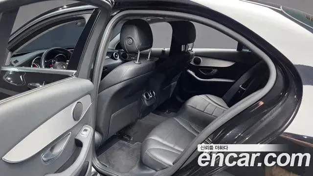 Mercedes-Benz C-Class 2020 — Photo 22/35