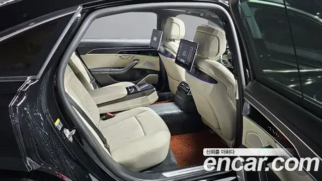 Audi A8 2022 — Şəkil 13/20