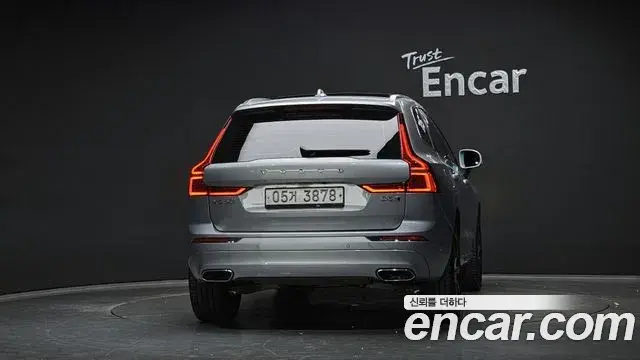 Volvo XC60 2019 — Şəkil 1/30