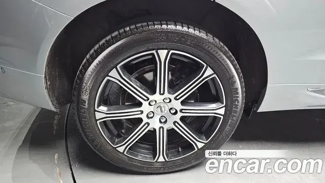 Volvo XC60 2019 — Şəkil 18/30