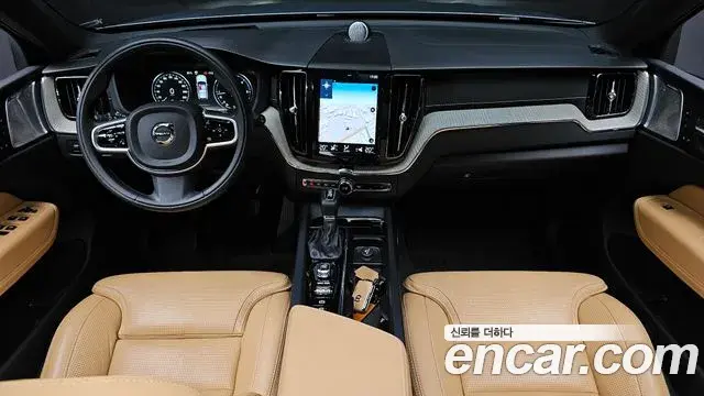 Volvo XC60 2019 — Şəkil 23/30