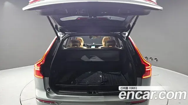 Volvo XC60 2019 — Şəkil 16/30