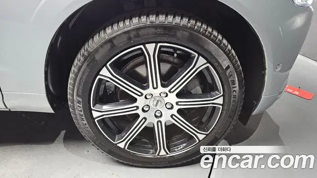 Volvo XC60 2019 — Şəkil 11/30