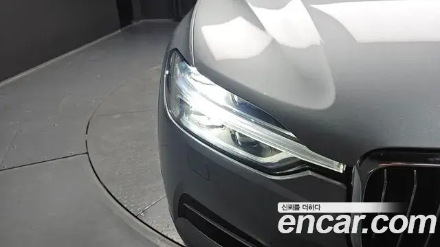 Volvo XC60 2019 — Şəkil 13/30