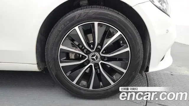 Mercedes-Benz C-Class 2020 — ფოტო 29/30