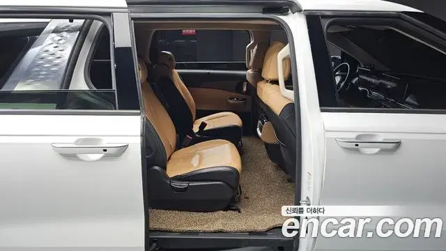 Kia Carnival 2021 — Photo 11/20