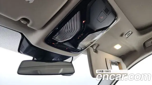 BMW 5 Series 2018 — ფოტო 18/35