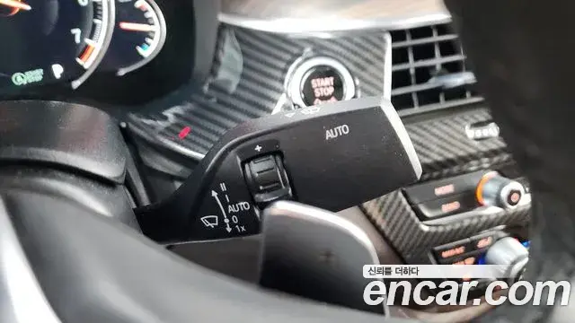 BMW 5 Series 2018 — ფოტო 15/35
