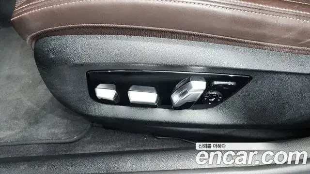 BMW 5 Series 2018 — ფოტო 29/35