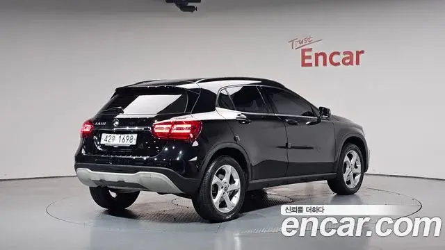 Mercedes-Benz GLA-Class 2018 — Photo 13/36
