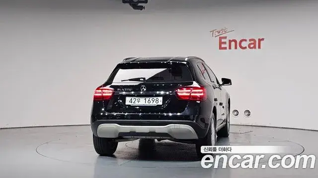 Mercedes-Benz GLA-Class 2018 — Photo 21/36