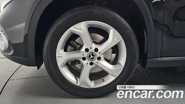 Mercedes-Benz GLA-Class 2018 — Photo 10/36