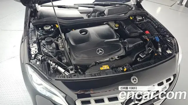 Mercedes-Benz GLA-Class 2018 — Photo 18/36