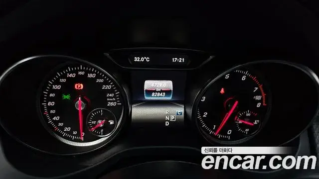 Mercedes-Benz GLA-Class 2018 — Photo 4/36