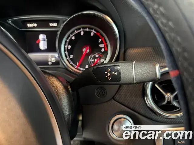 Mercedes-Benz GLA-Class 2018 — Photo 28/36
