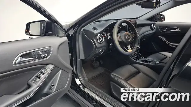 Mercedes-Benz GLA-Class 2018 — Photo 29/36