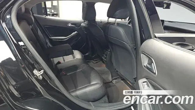 Mercedes-Benz GLA-Class 2018 — Photo 22/36