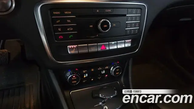 Mercedes-Benz GLA-Class 2018 — Photo 19/36
