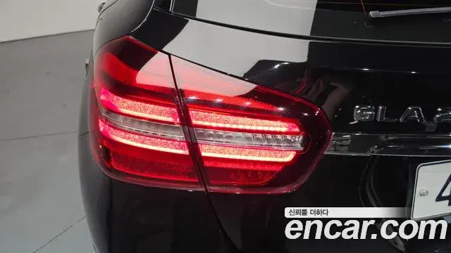 Mercedes-Benz GLA-Class 2018 — Photo 15/36