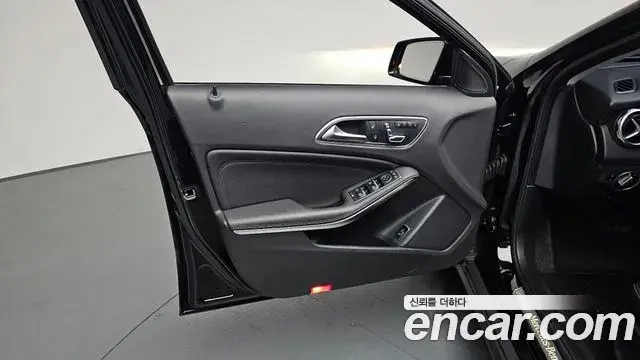 Mercedes-Benz GLA-Class 2018 — Photo 26/36