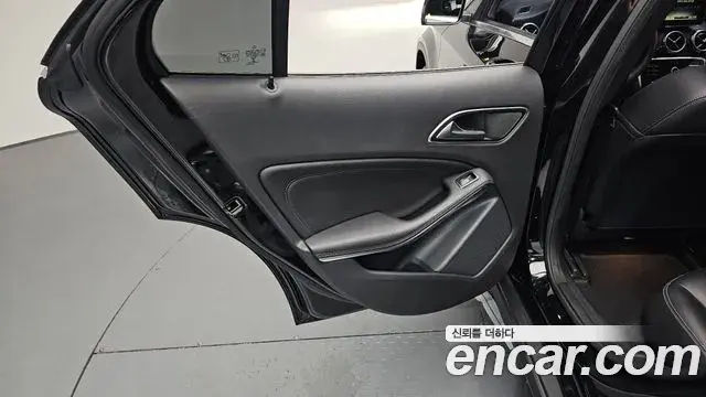 Mercedes-Benz GLA-Class 2018 — Photo 20/36
