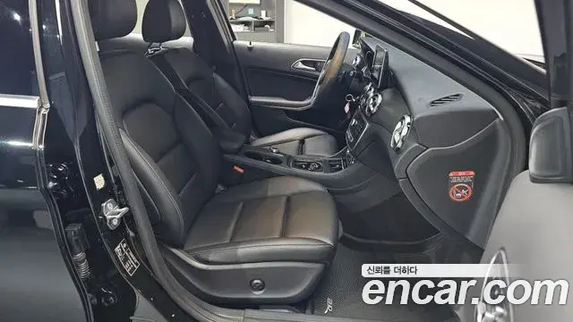 Mercedes-Benz GLA-Class 2018 — Photo 30/36