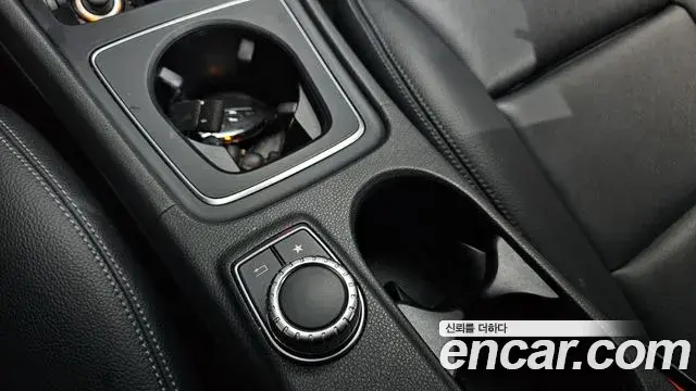 Mercedes-Benz GLA-Class 2018 — Photo 31/36