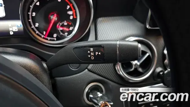 Mercedes-Benz GLA-Class 2018 — Photo 36/36