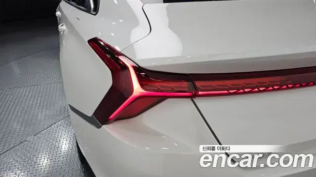 Kia K8 2022 — Şəkil 24/32