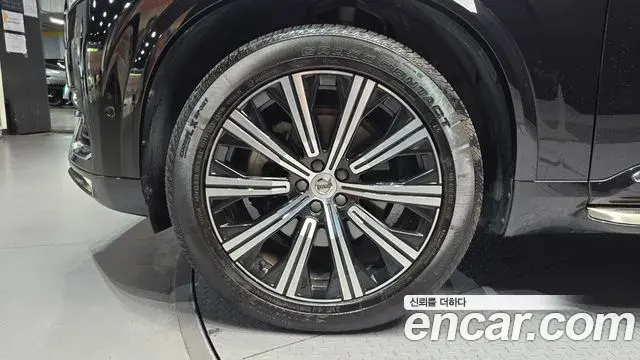 Volvo XC90 2020 — Photo 8/31
