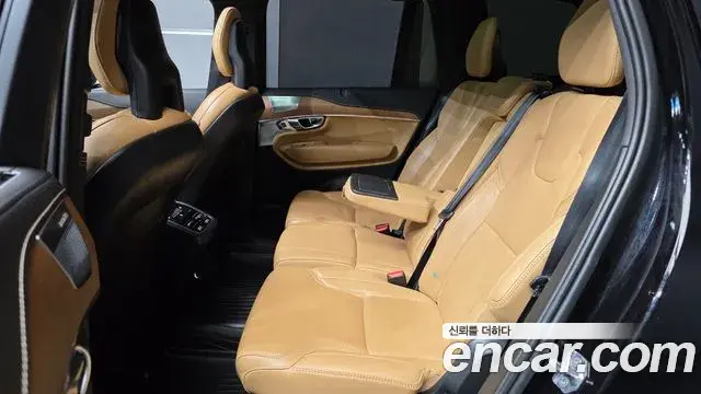 Volvo XC90 2020 — Photo 30/31