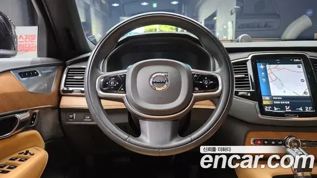 Volvo XC90 2020 — Photo 19/31