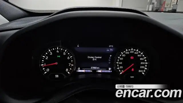Jeep Renegade 2020 — ფოტო 17/32