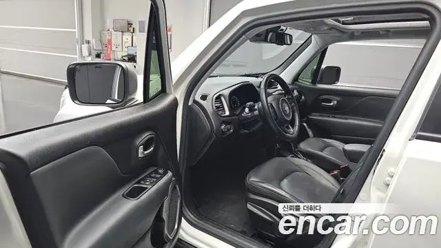 Jeep Renegade 2020 — ფოტო 28/32