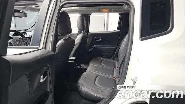 Jeep Renegade 2020 — ფოტო 23/32