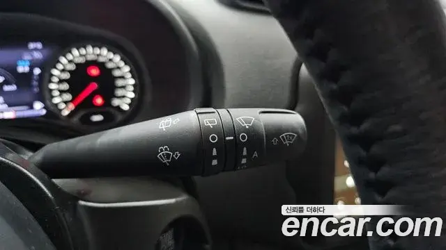 Jeep Renegade 2020 — ფოტო 30/32