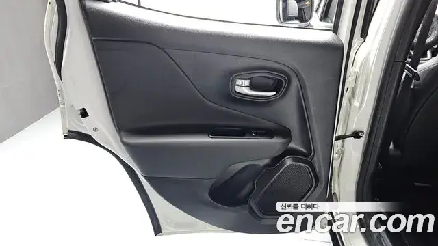 Jeep Renegade 2020 — ფოტო 12/32