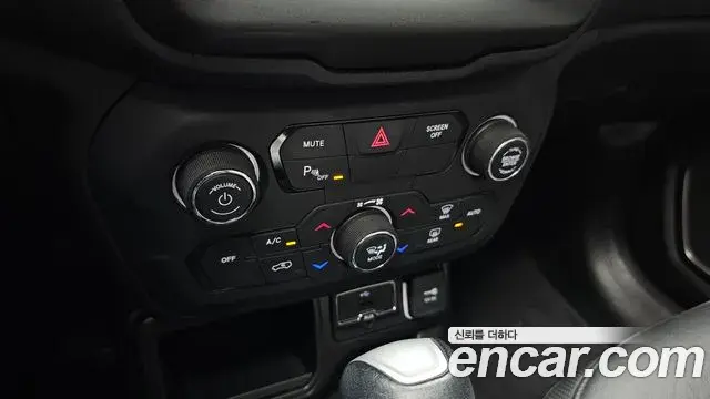 Jeep Renegade 2020 — ფოტო 24/32