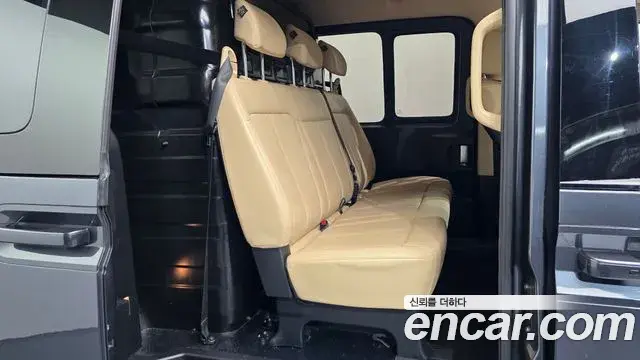 Hyundai Staria 2022 — Şəkil 27/31