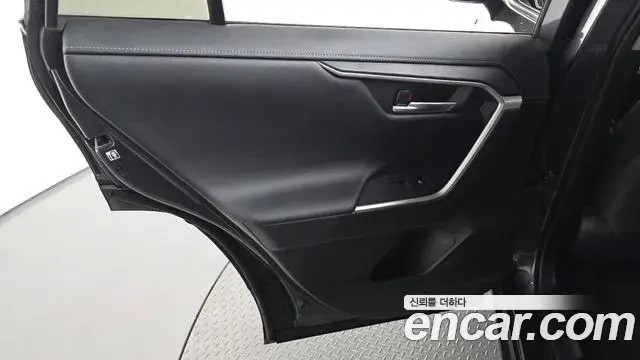 Toyota RAV4 2019 — Şəkil 13/34