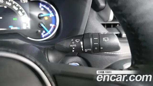 Toyota RAV4 2019 — Şəkil 32/34