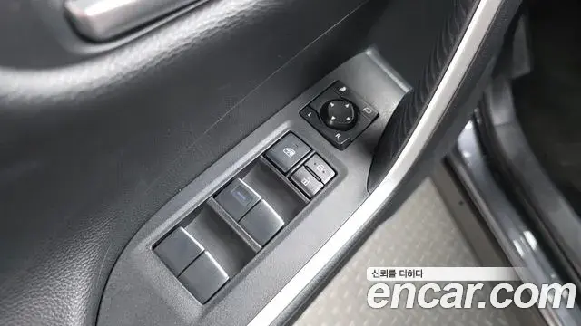 Toyota RAV4 2019 — Şəkil 8/34