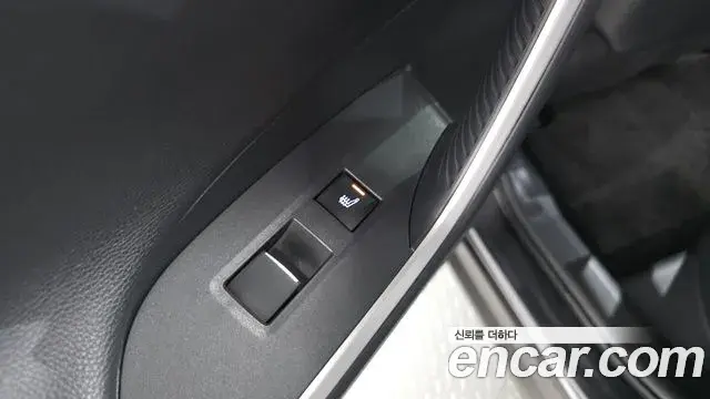 Toyota RAV4 2019 — Şəkil 6/34