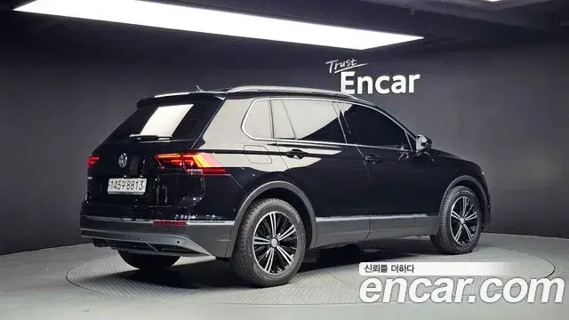 Volkswagen Tiguan 2019 — Photo 12/20