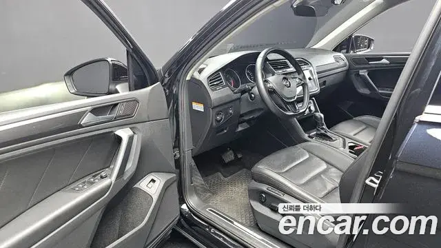 Volkswagen Tiguan 2019 — Photo 14/20