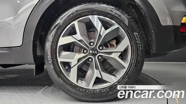 Kia Sportage The Bold 2020 — ფოტო 17/33