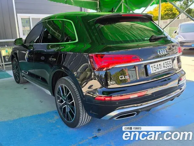 Audi Q5 2024 — Фото 1/18