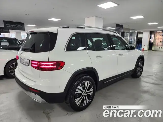 Mercedes-Benz GLB-Class 2025 — Фото 3/9