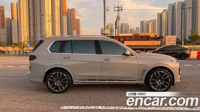 BMW X7 2023 — Şəkil 12/17